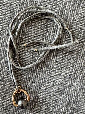 NWOT, ROOST, TAHITIAN PEARL NECKLACE ON ADJUSTABLE SUEDED LEATHER CORDING